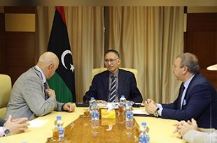 الحويج يبحث تطوير العلاقات التجارية مع الشركات اليونانية