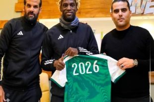 الفهد الأنغولي بابل باق في الأخضر حتى عام 2026