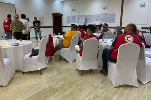 الصليب الأحمر ينظم محاضرات توعية حول مخلفات الأسلحة