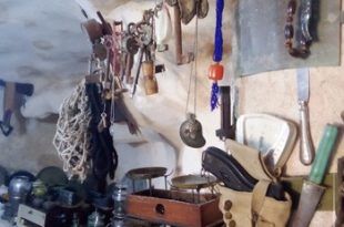 متحف أثري بجهود ذاتية في الرياينة
