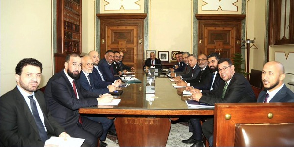 المصرف المركزي يناقش خطة توفير السيولة النقدية وتطوير الخدمات المصرفية