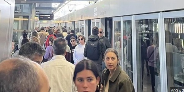 إسبانيا انقطاع واسع للكهرباء في اسبانيا و توقف للقطارات والمترو