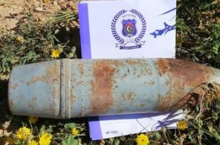 انتشال قذيفة دبابة بمصراتة ونقلها لوحدات التخزين
