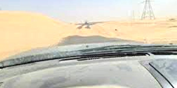 تحذير من كثبان رملية على ااطريق العام بالاصابعة