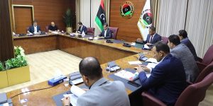 أيو جناح يبحث تقييم الوضع الوبائي الراهن خلال اجتماع مع السائح