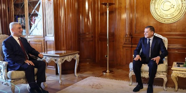 وزير التجارة التركي في طرابلس: تعزيز التعاون الاقتصادي ومباحثات حول استئناف أعمال الشركات وتخفيض الرسوم الجمركية