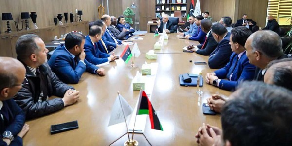 المصرف المركزي يناقش آلية العمل الموحد وتحسين أداء القطاع