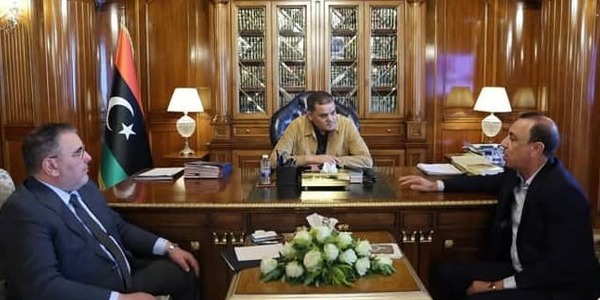 رئيس الوزراء يتابع أوضاع بلديات الجبل الغربي