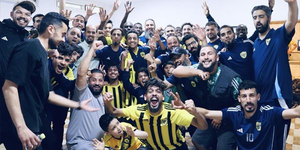 الصداقة يعبر التحدي بهدف دون مقابل