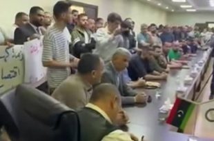 عدد من التجار في مصراتة يحتجون على زيادة تعريفة الكهرباء