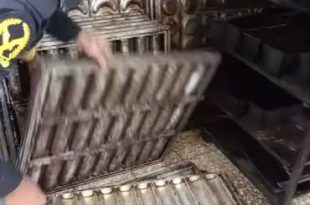 الحرس البلدي طبرق يغلق مخبزًا مخالفًا ويحيل القائمين عليه للتحقيق