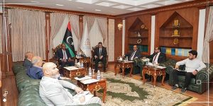 ديوان المحاسبة ووزارة النفط يناقشان تحديات القطاع وسبل التطوير