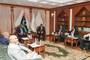 ديوان المحاسبة ووزارة النفط يناقشان تحديات القطاع وسبل التطوير