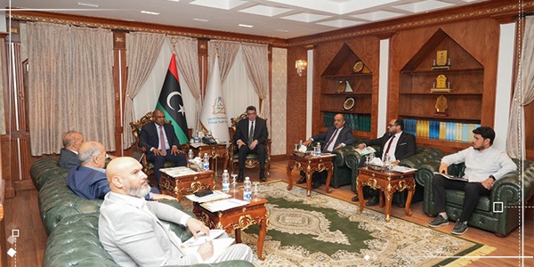 ديوان المحاسبة ووزارة النفط يناقشان تحديات القطاع وسبل التطوير