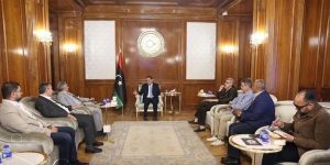 الدبيبة يتابع مع الهيئة الطرابلسية تطورات الأوضاع في العاصمة