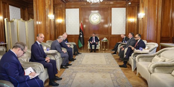 الدبيبة يستقبل سفراء أوروبيين ويؤكد التزام الحكومة بإنهاء التشكيلات المسلحة