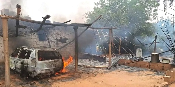 حريق هائل يلتهم مزرعة في أوباري ويتسبب في خسائر جسيمة
