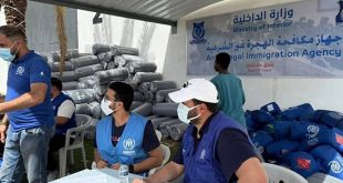 توزيع مساعدات إنسانية على نزلاء مركز إيواء المهاجرين شرق طرابلس