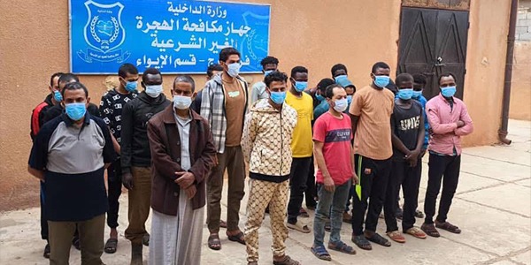 نقل 18 مهاجراً من المرج إلى بنغازي بينهم حالات مصابة بأمراض وبائية