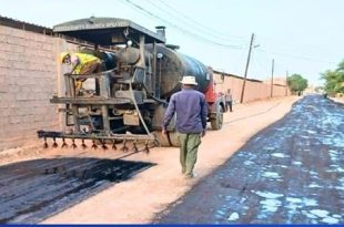 انجاز 85% من مشروع تمهيد ورصف الطرق الداخلية بسبها