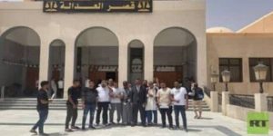 الخارجية تعلن الإفراج عن 17 مواطنًا ليبيًا من السجون الجزائرية