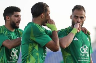 الأخضر يقلب الطاولة على الهلال بهدفين لهدف