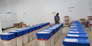 مكاتب الإدارة الانتخابية تتسلم بطاقات الناخب والمواد التوعوية