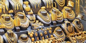 أسعار الذهب تواصل ارتفاعها القياسي   