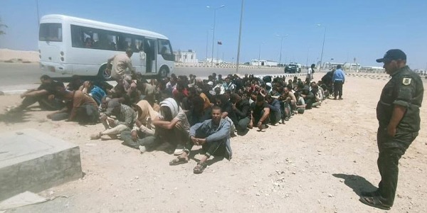 ترحيل 147 مهاجرًا مصريًا دخلوا البلاد بطريقة غير قانونية