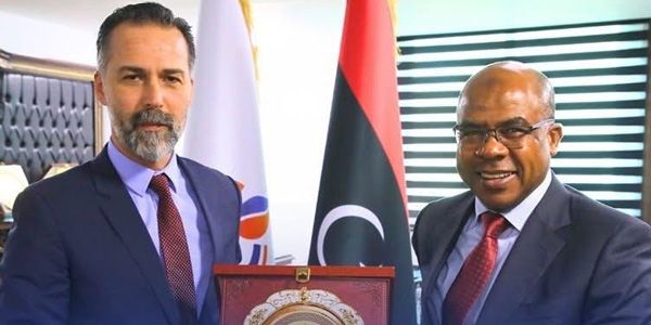 وزير النفط والغاز يبحث مع السفير التركي سبل تعزيز التعاون المشترك