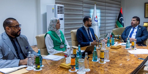 متابعة مستجدات مشروع توظيف خريجي التخصصات النفطية