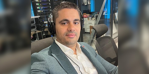 الكاتب عماد الدين المدولي ..... اكتب لفتح الابواب المغلقة ،ودهاليز اكثر غموضا ...!