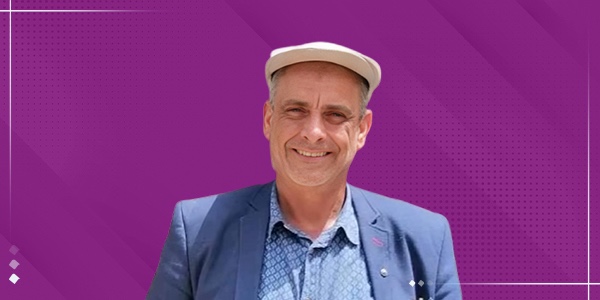لوحات معتوق بوراوي تزين أغلفة كتاب اسبان