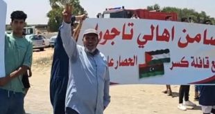 أهالي تاجوراء يستقبلون قافلة الصمود بحفاوة شعبية