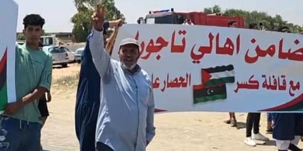 أهالي تاجوراء يستقبلون قافلة الصمود بحفاوة شعبية