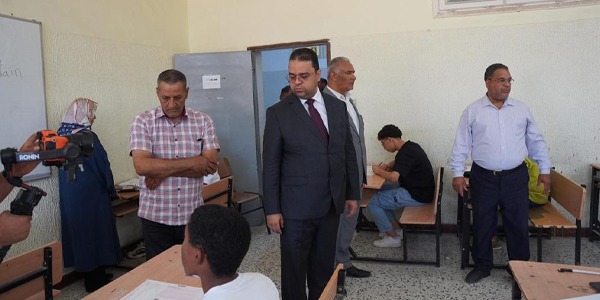 وزير التربية والتعليم يتفقد امتحانات الشهادة الأساسية في أبوسليم