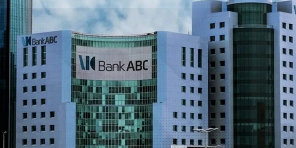"فيتش" ترفع التصنيف الائتماني لبنك ABC إلى "BBB-"  