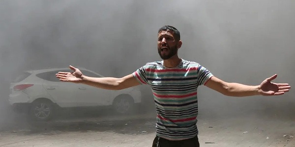 جيش الاحتلال يكثف قصفه لغزة ويستهدف مسجدًا ومنازل تؤوي نازحين