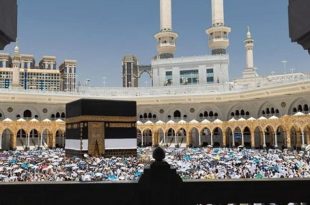الحجاج يتوافدون إلى المسجد الحرام لأداء  طواف القدوم