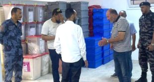 نقل آخر شحنات بطاقات الناخب إلى المكاتب الانتخابية في الزاوية والساحل الغربي