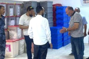 نقل آخر شحنات بطاقات الناخب إلى المكاتب الانتخابية في الزاوية والساحل الغربي
