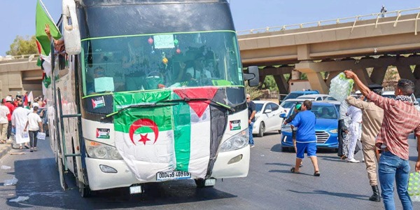 قافلة الصمود تصل طرابلس وسط حشود شعبية وإجراءات مشددة 