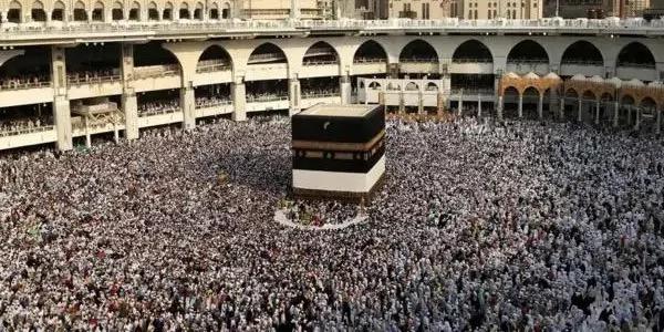 السعودية تُعلن بدء موسم العمرة وفتح إصدار التأشيرات عبر “نسك”