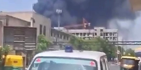 تحطم طائرة ركاب تابعة للخطوط الجوية الهندية في مدينة أحمد آباد