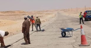 شباب الجفرة يرممون طريق زلة ودان في مبادرة تطوعية 