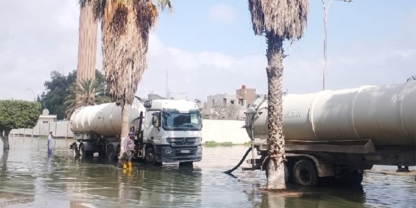 الربط العشوائي على محطة تاجوراء للصرف الصحي تسبب في طفح المياه