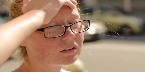 أضرار أشعة  شمس الصيف  : تعرف عليها لتحمي نفسك  