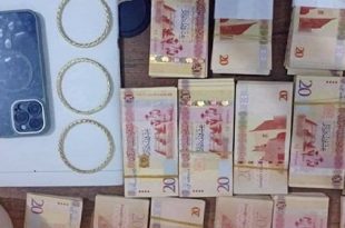 مراهق يسرق ذهب جدَّته لشراء "آيفون" و"بلايستيشن"