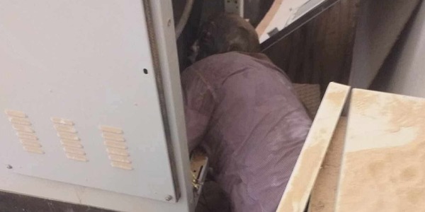 العثور على جثة داخل محطة كهرباء ببني وليد.. والتحقيقات تشير لملابسات غامضة