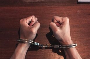 إنفاذ القانون: القبض على مطلوب للعدالة في قضية قتل